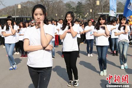 90后女演员在老年霸总短剧演阿姨走红